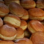 Krapfen, Kräppel oder Berline: hauptsache er schmeckt. Foto: Stephanie Hofschlaeger / pixelio.de